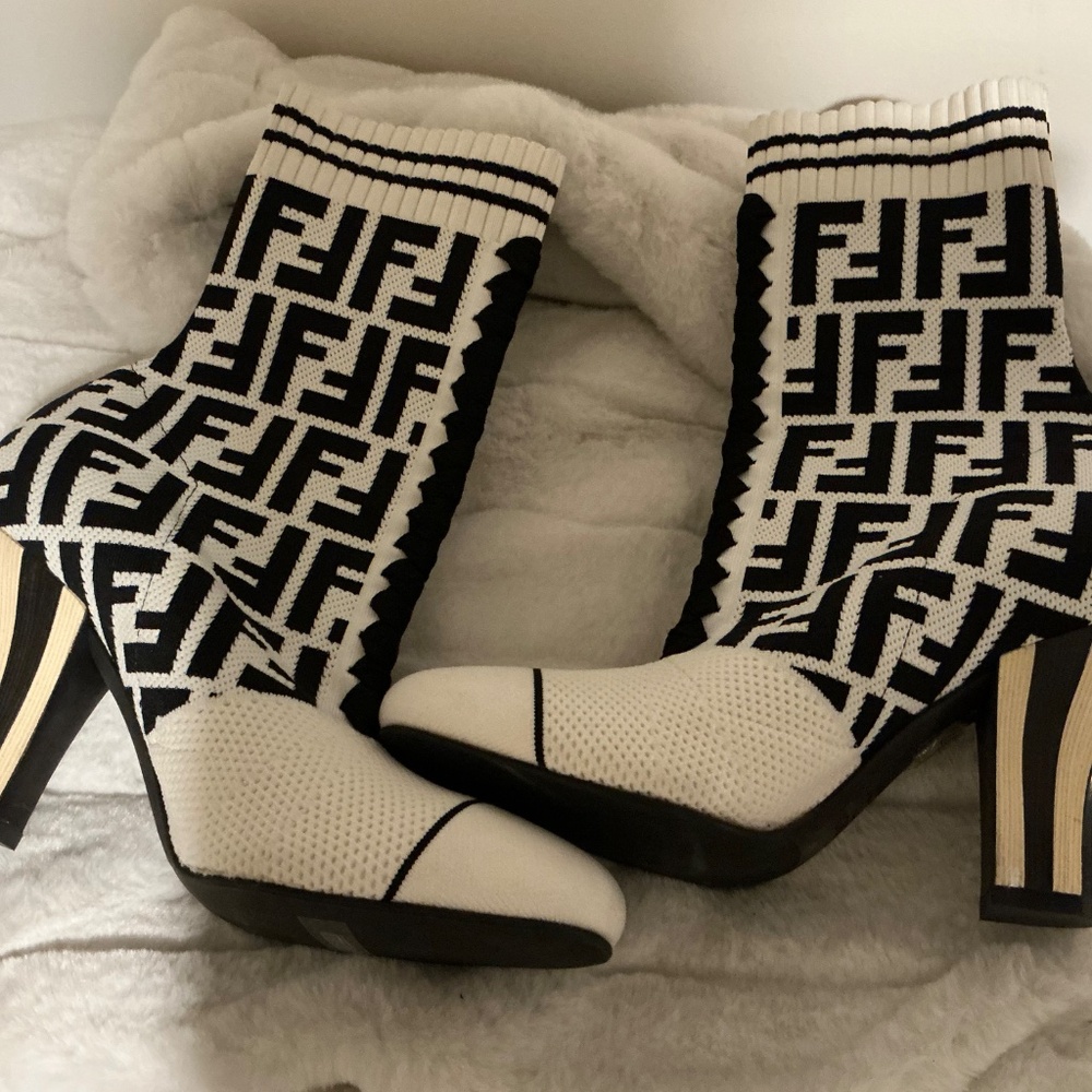 Fendi Black/White Sweater Ankle Boots Size 37 - Picture 14 of 16